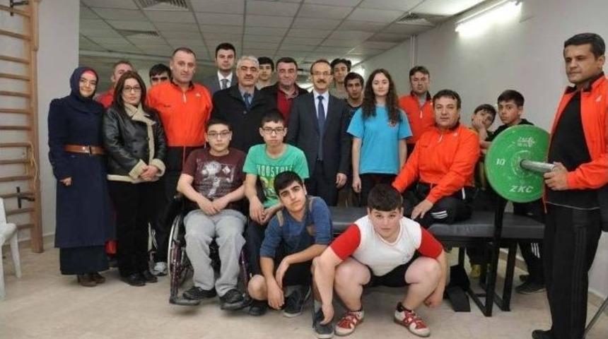Uşak&rsquo;ta Gaziler Ve Engelli Gen&ccedil;lerin Azmi Takdir Topluyor