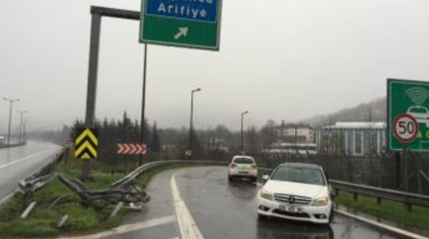 Sakarya&rsquo;da Trafik Kazası: 2 Yaralı