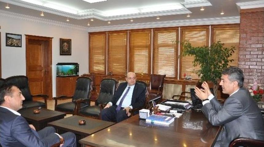 Elbistan Ticaret Borsası&rsquo;ndan &Ouml;ğrencilere Yardım