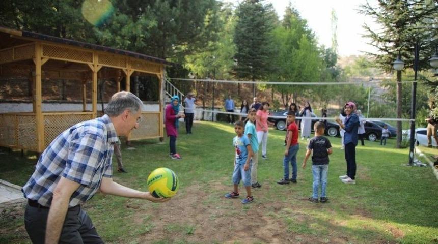 Başkan Yanılmaz, Sevgi Evlerindeki &Ccedil;ocuklarla Piknik Yaptı