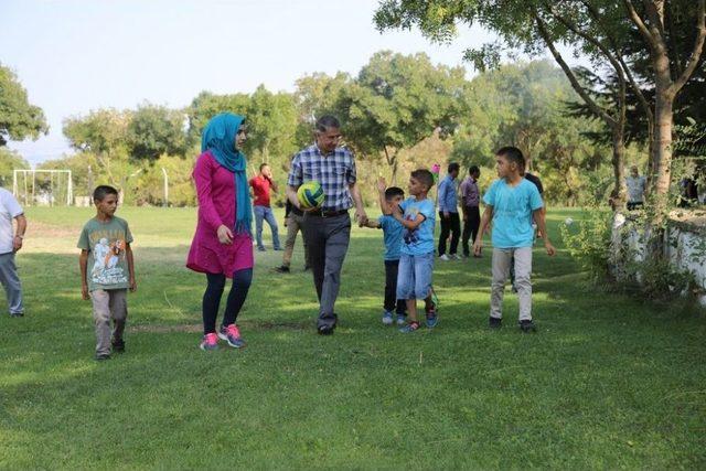 Başkan Yanılmaz, Sevgi Evlerindeki Çocuklarla Piknik Yaptı