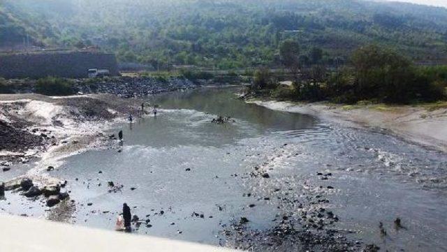 Sakarya Nehri Kenarında Kalaşnikof Bulundu