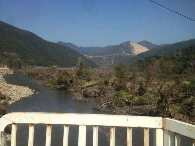 Sakarya Nehri Kenarında Kalaşnikof Bulundu