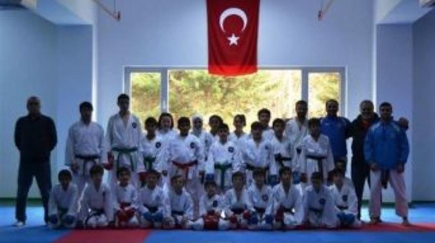 Yalovalı Karateciler T&uuml;rkiye &Uuml;mit Gen&ccedil; Karate Şampiyonası&rsquo;na Hazırlanıyor