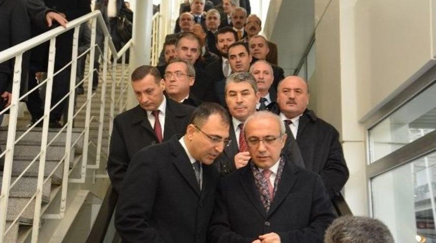 Bakan Elvan, İzmir&rsquo;de İncelemelerde Bulundu