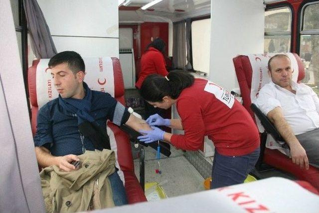 Kızılay&rsquo;dan Kan Bağışı Kampanyası 1