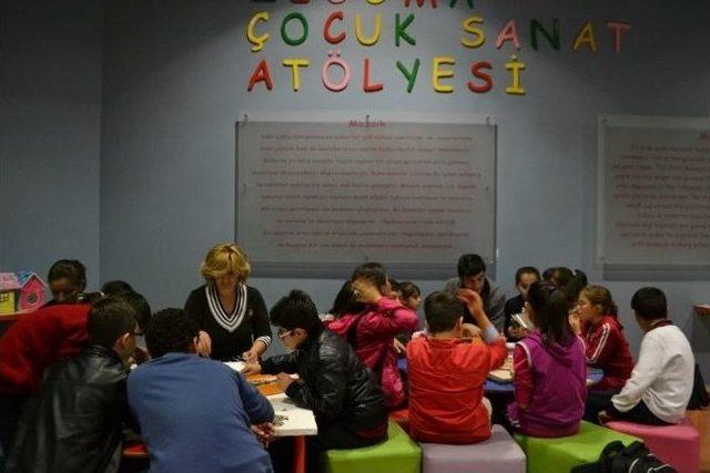 K&uuml;&ccedil;&uuml;k Adımlar Taşların İzinde Y&uuml;r&uuml;yor 1