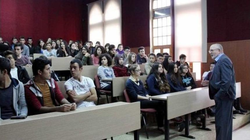 Kemerburgaz Üniversitesi’nden Lise Son Sınıf Öğrencilerine Bilgilendirme Semineri