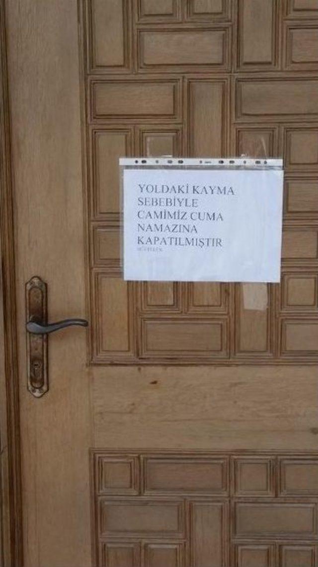 Kuşadası’nda Toprak Kayması Yüzünden Cami İbadete Kapatıldı