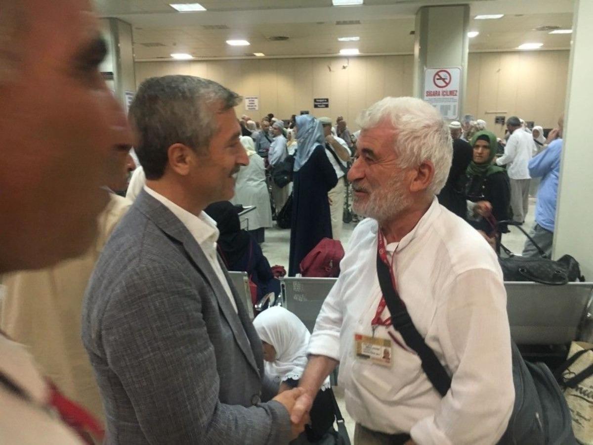 Tahmazoğlu Hacıları Karşıladı