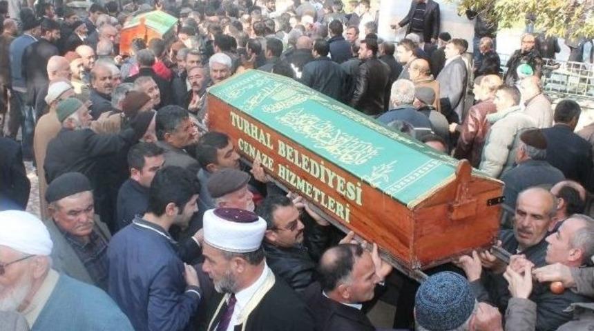 Kazada &Ouml;len İki Kardeş Toprağa Verildi