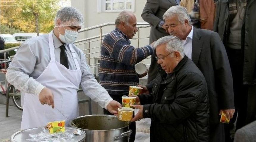 Naksan Holding 25 Bin Aşure Dağıttı