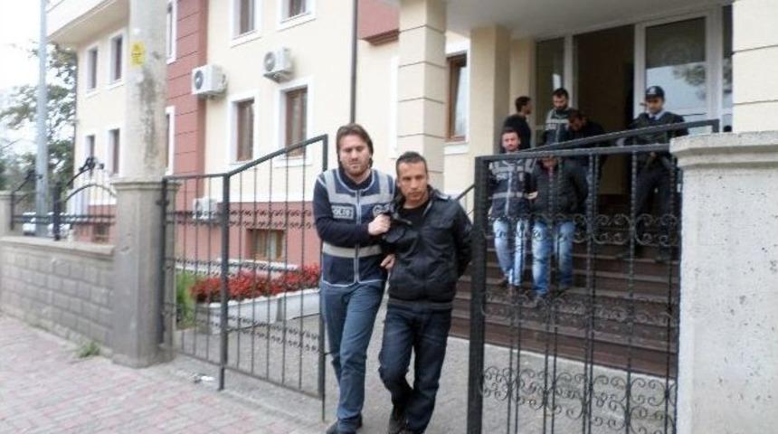 Kendilerini Savcı Ve Polis Olarak Tanıtan Dolandırıcılar Yakalandı