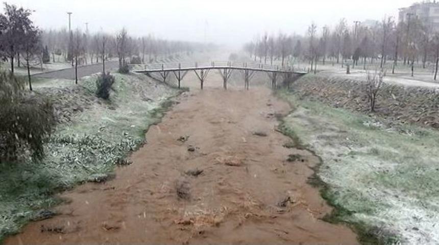 Manisa&rsquo;da Kar Kalınlığı 10 Santime Ulaştı