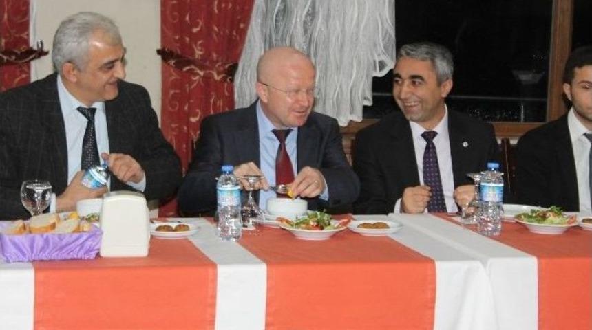 Polis Ve &Ouml;ğrenci El Ele