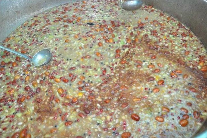 Balıkesirspor’lu Futbolcular Aşure Dağıttı G3