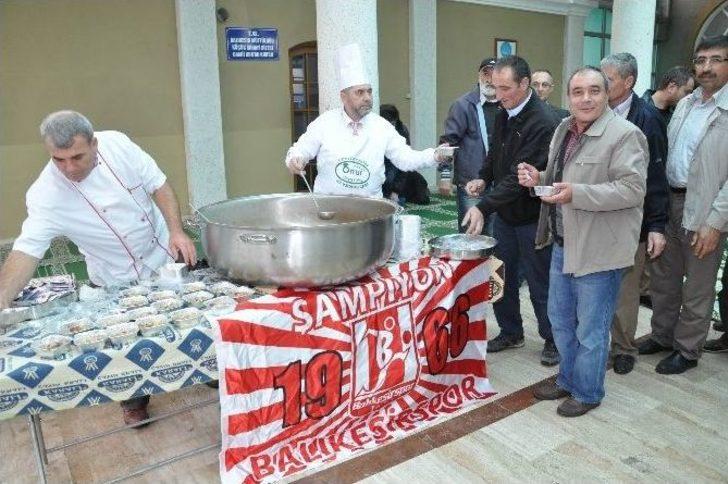 Balıkesirspor’lu Futbolcular Aşure Dağıttı G4