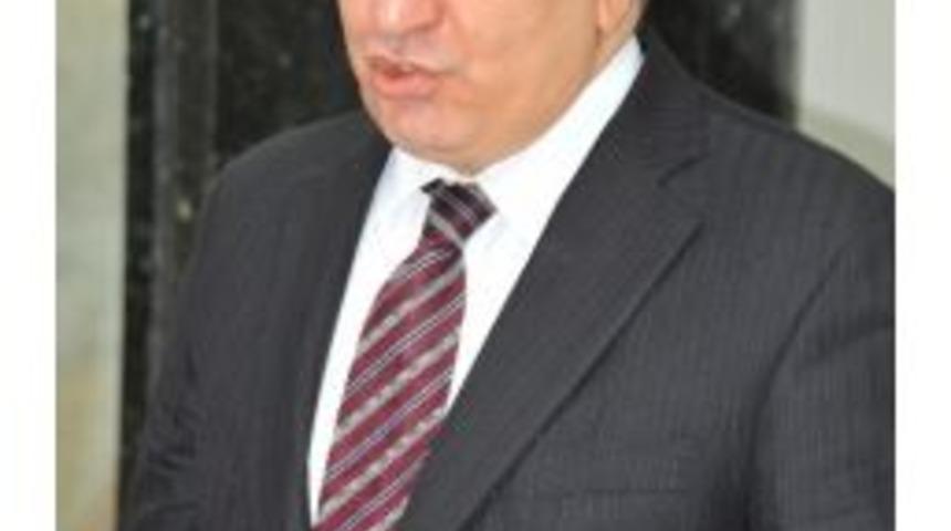 T&uuml;rk Bayrağını Yakıp Şehitliğe Atan Kişiler Aranıyor