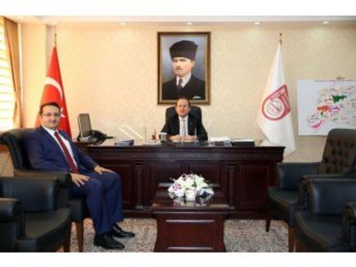 Ak Parti Bayburt İl Başkanı Fatih Yumak, Vali Ali Hamza Pehlivan’ı Ziyaret Etti