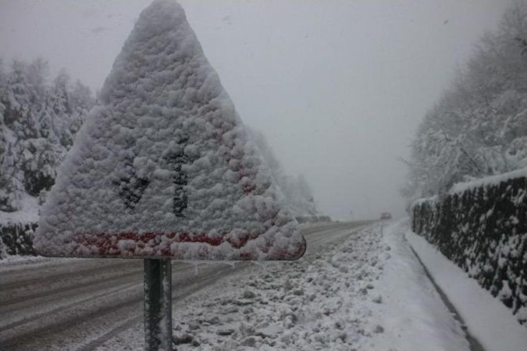 Zonguldak Ereğli Yolunda Tır&rsquo;lar Yolda Kaldı