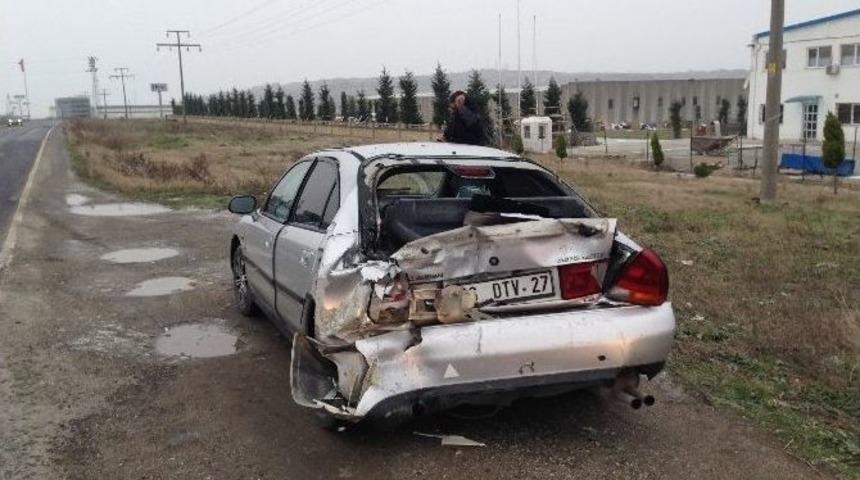 Tır Otomobile Arkadan &Ccedil;arptı: 1 Yaralı