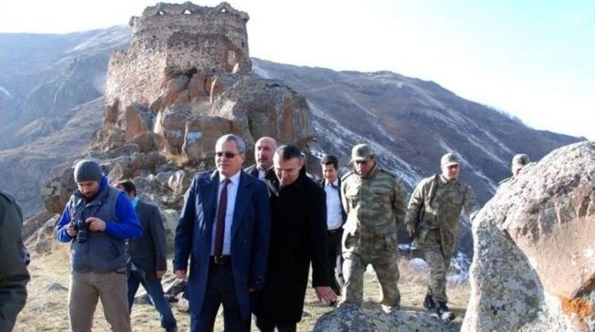 Vali Deniz, Şeytan Kalesini Gezdi