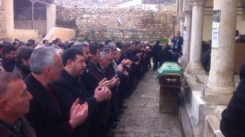 Asilt&uuml;rk&rsquo;&uuml;n Babası Toprağa Verildi