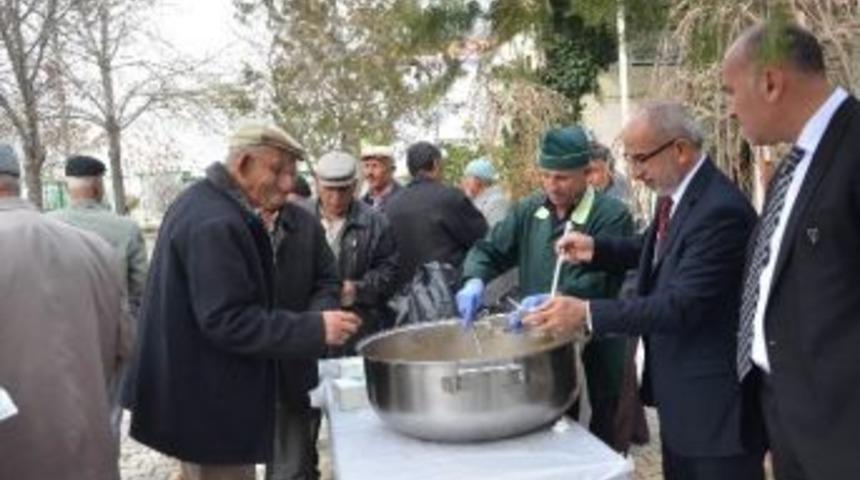 Ereğli&rsquo;de 4 Bin Kişiye Aşure İkram Edildi