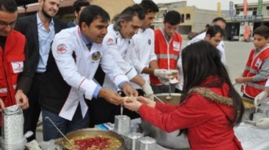 &Uuml;rg&uuml;p&rsquo;te Vatandaşlara Aşure Dağıtıldı