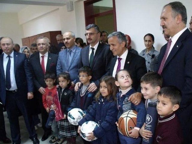 Salihli&rsquo;de Cumhuriyet İlkokulu A&ccedil;ıldı 1