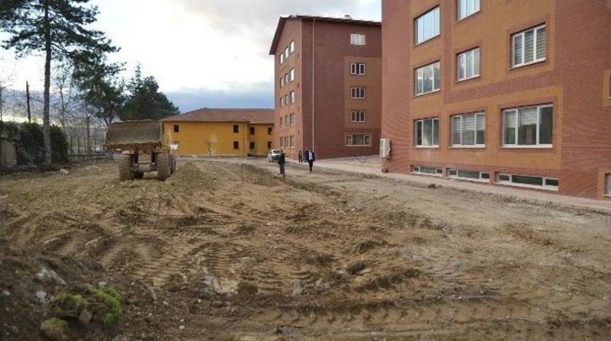 Erbaa Sağlık Y&uuml;ksekokulu&rsquo;nda Peyzaj &Ccedil;alışması