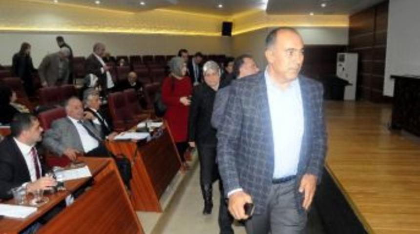 Yalova Belediye Meclisi&rsquo;nde Gerginlik