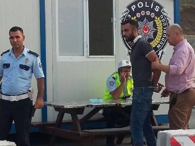 Çaldığı Otomobille Polis Noktasına Çarpınca Yakalandı