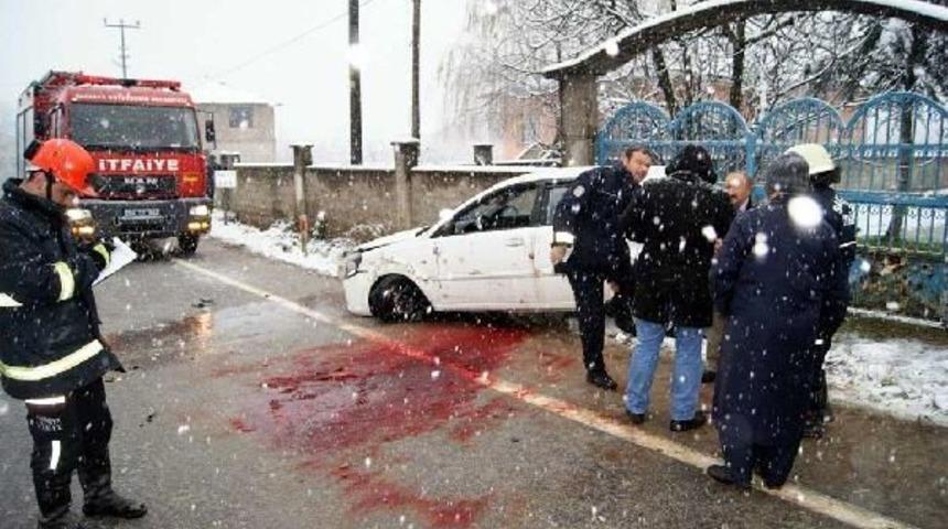 Kırılan Camın Şah Damarını Kestiği S&uuml;r&uuml;c&uuml; &Ouml;ld&uuml;