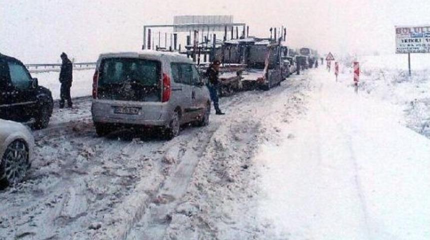 Karab&uuml;k'te D-100 Karayolu Ulaşıma Kapandı