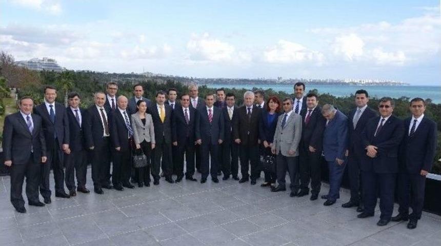 Vali Yardımcılarına Veda Yemeği