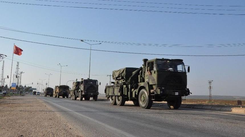 Sınıra Askeri Ara&ccedil; Sevkiyatı Devam Ediyor