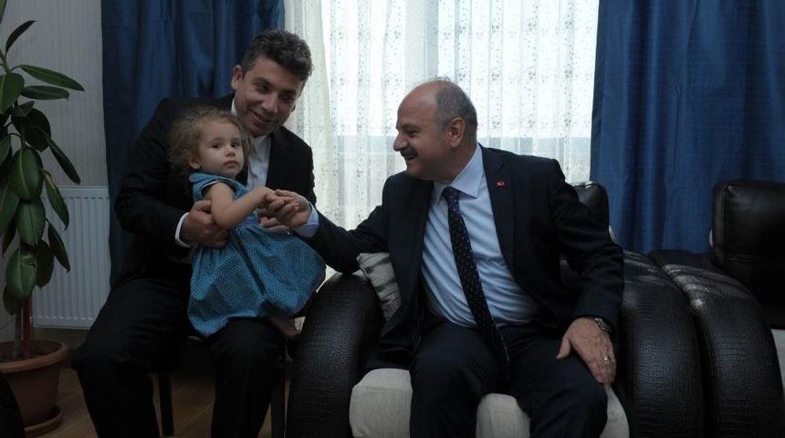 Vali &Ccedil;akacak Ve Komutan G&uuml;lan, Gazi Akbulut&rsquo;u Evinde Ziyaret Etti