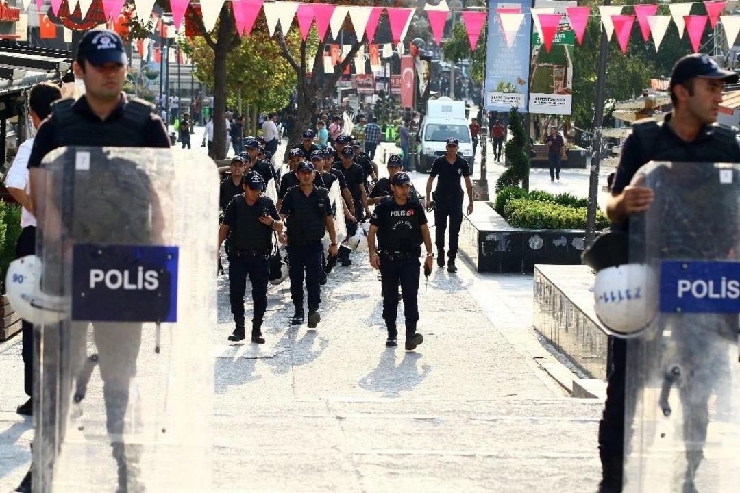 Polisten Provokasyona Karşı Sakarya Meydanı&rsquo;nda &Ouml;nlem