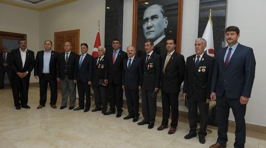 T&uuml;rkiye Muharip Gaziler Derneği, Vali &Ccedil;akacak&rsquo;ı Ziyaret Etti