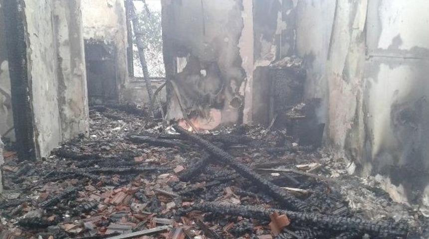 K&ouml;y Okulu Yandı