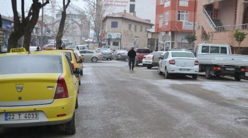 Edirne&rsquo;nin Keşan İl&ccedil;esinde Kar Yağışı Etkili Olmaya Başladı