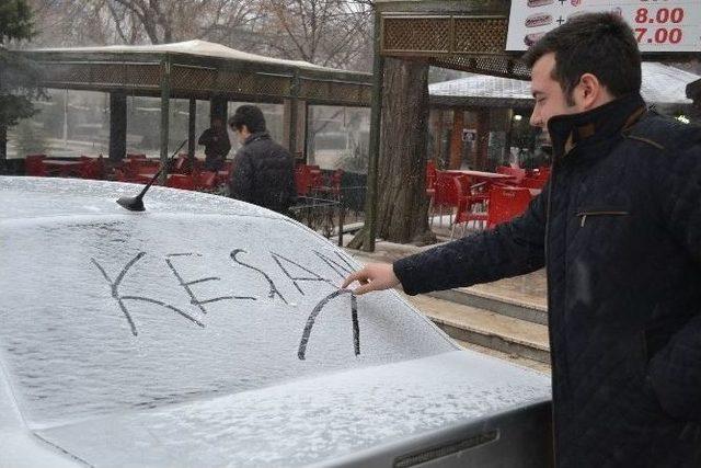 Edirne’nin Keşan İlçesinde Kar Yağışı Etkili Olmaya Başladı