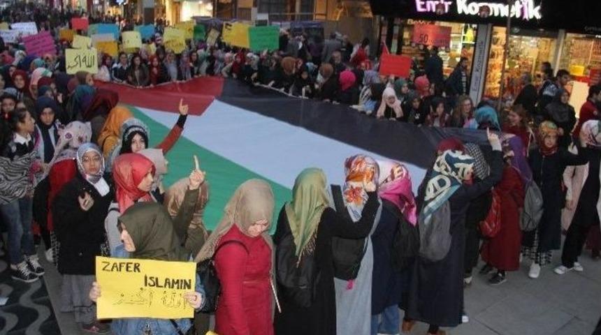 İmam Hatipli &Ouml;ğrencilerden İsrail&rsquo;e Tepki