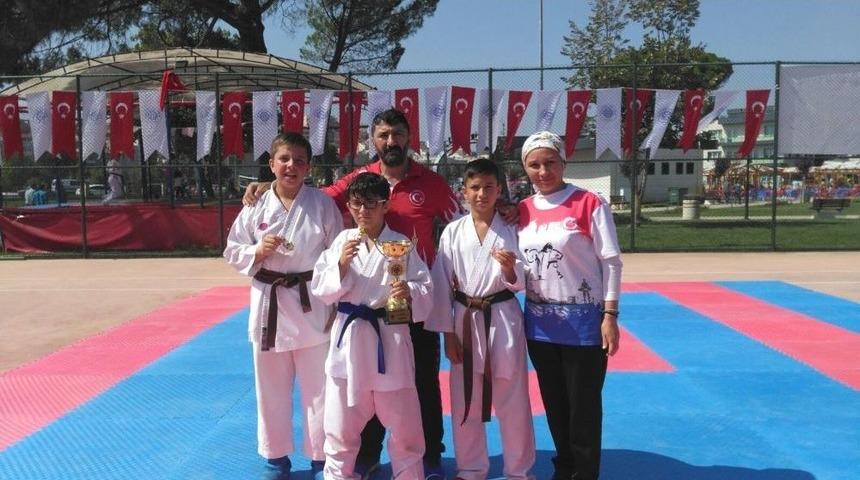 Biga&rsquo;da Karate Turnuvası D&uuml;zenlendi