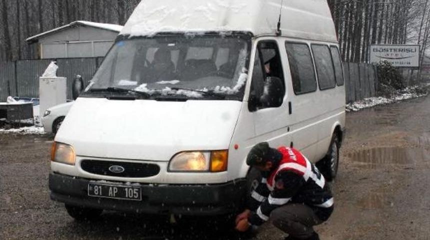 Düzce'de Jandarmadan Kış Lastiği Kontrolü