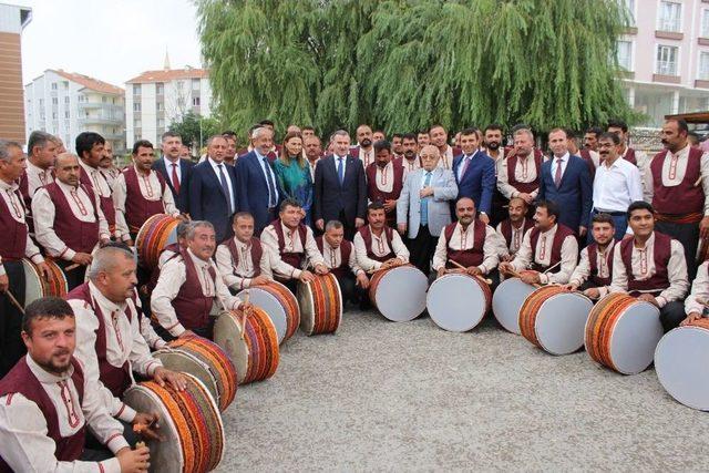 Gençlik Ve Spor Bakanı’na 40 Davul-zurna İle Karşılama