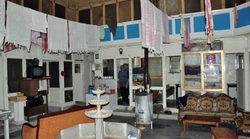 (&ouml;zel Haber) Yaklaşık 5 Asırlık Tarihi Hamam &Ccedil;ağa Meydan Okuyor