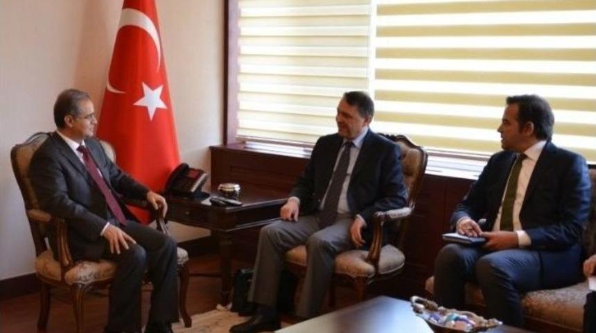B&uuml;y&uuml;kel&ccedil;i Basat &Ouml;zt&uuml;rk&rsquo;ten Vali Tapsız&rsquo;a Ziyaret