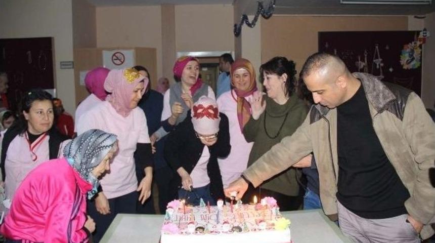 Engelli Bakım Merkezinde Yılbaşı Eğlencesi